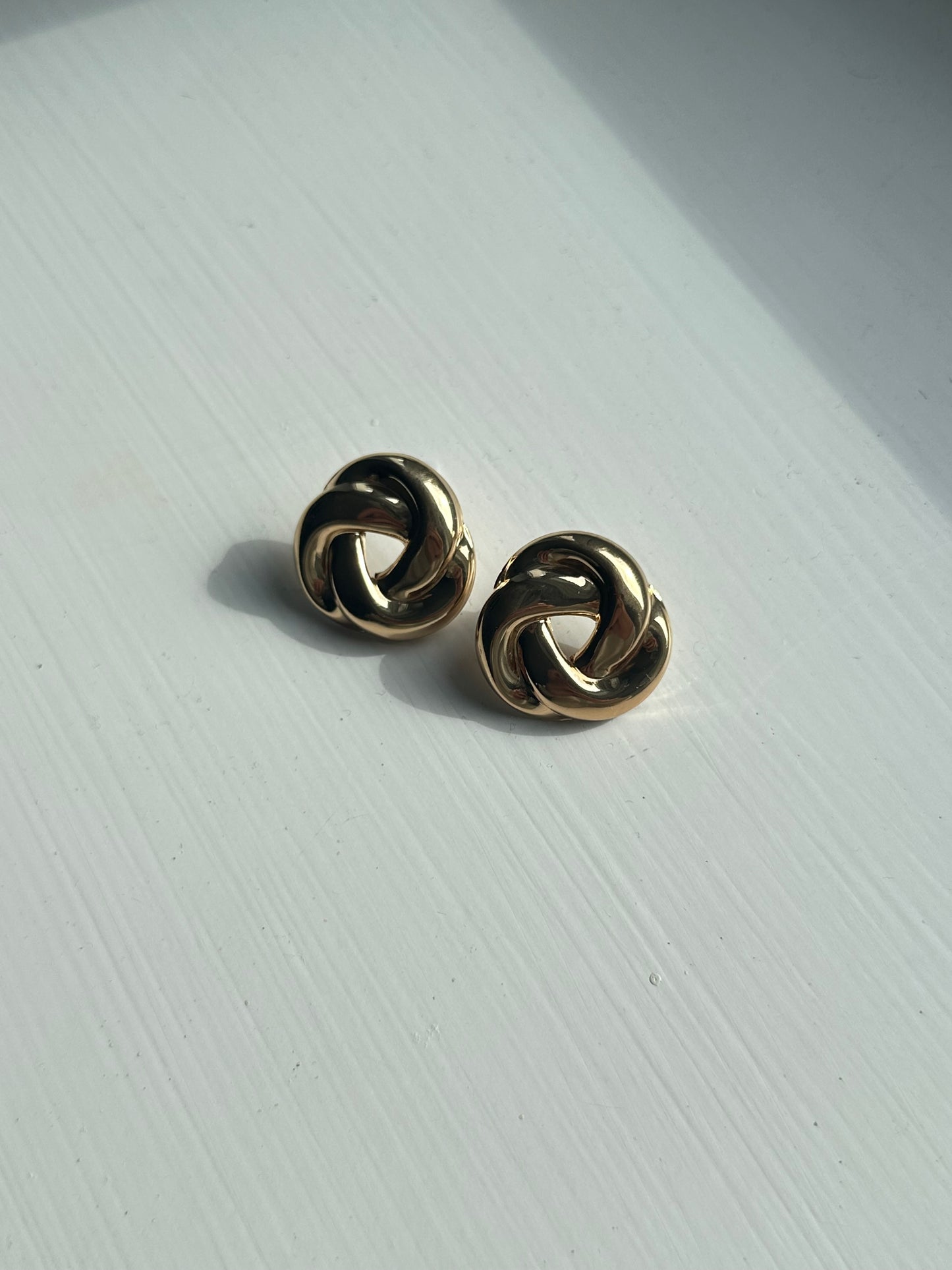 Gold swirl