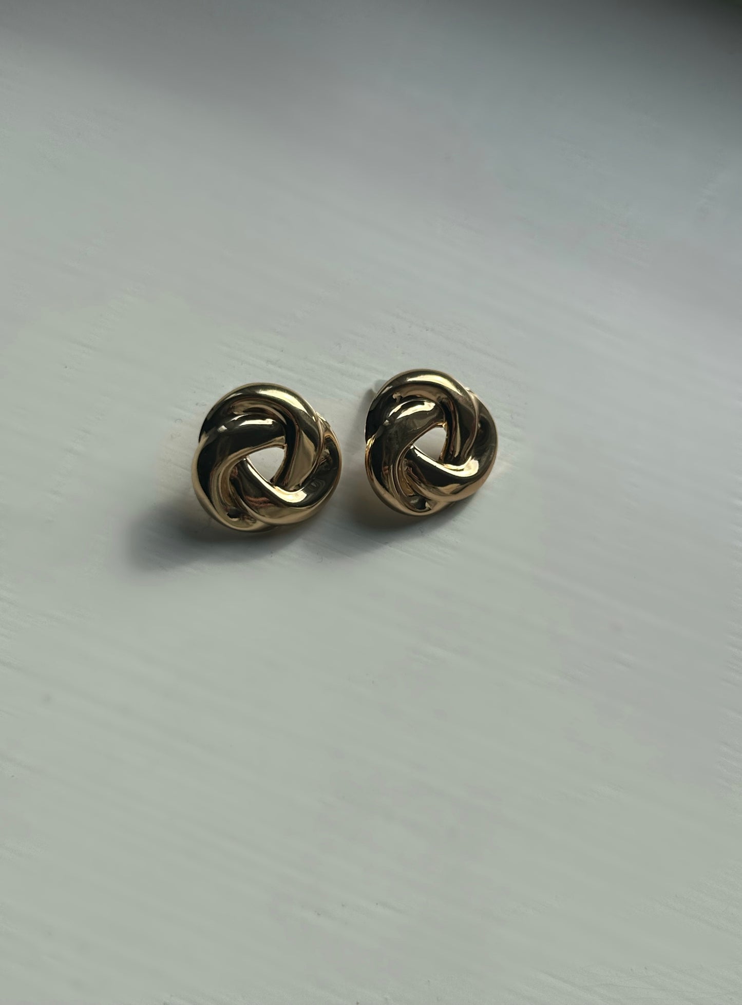 Gold swirl