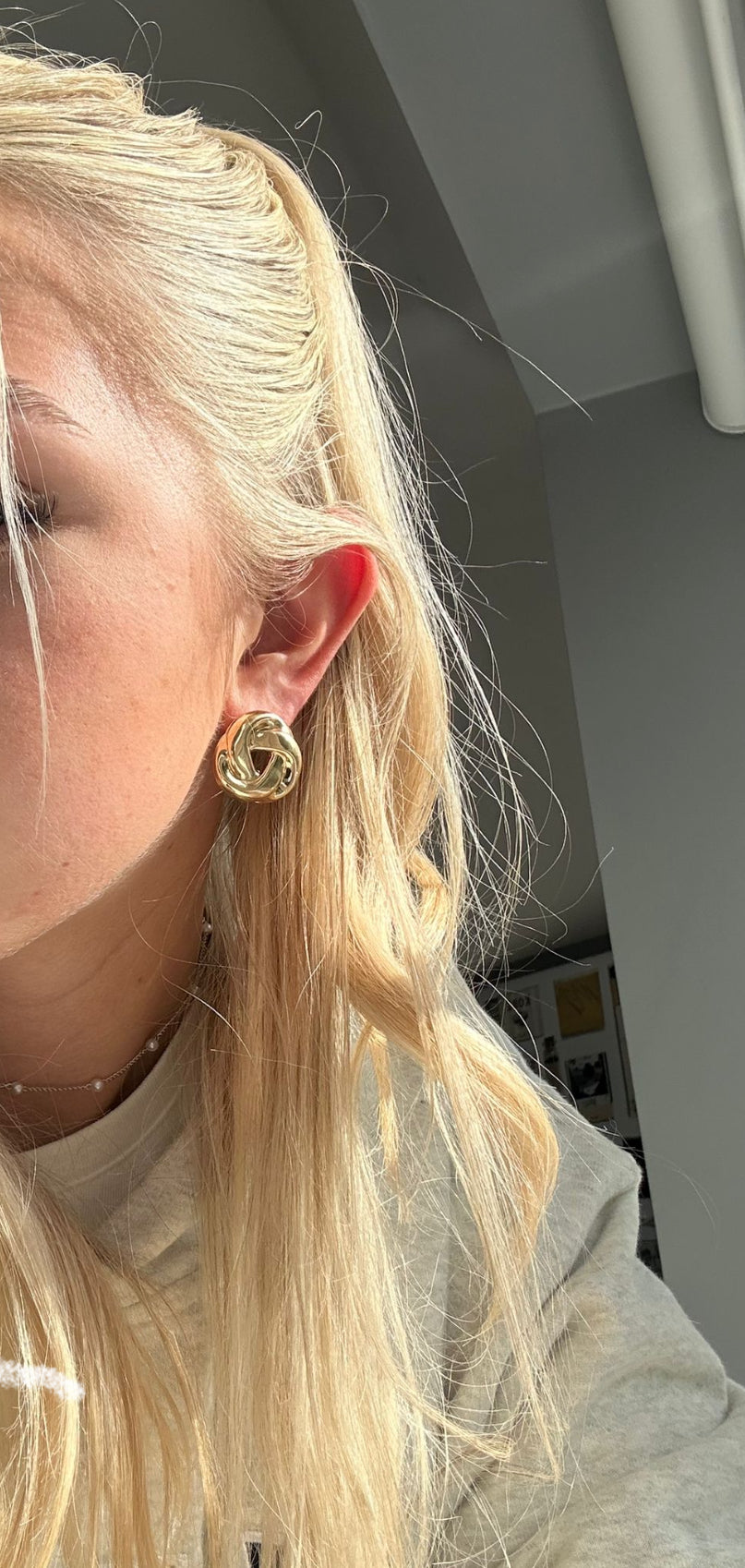 Gold swirl