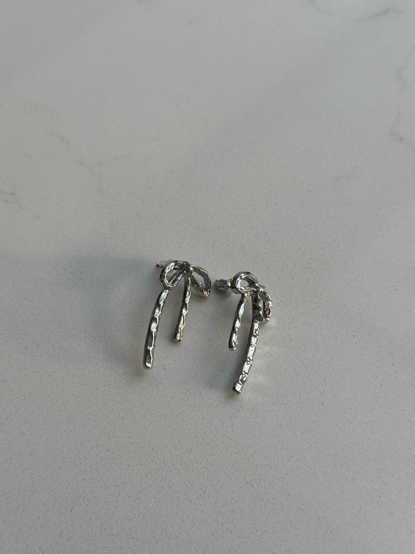 Loosey Dangle Bows Silver